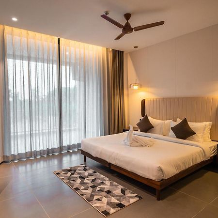 Hotel Omaya Garden Rāipur Kültér fotó