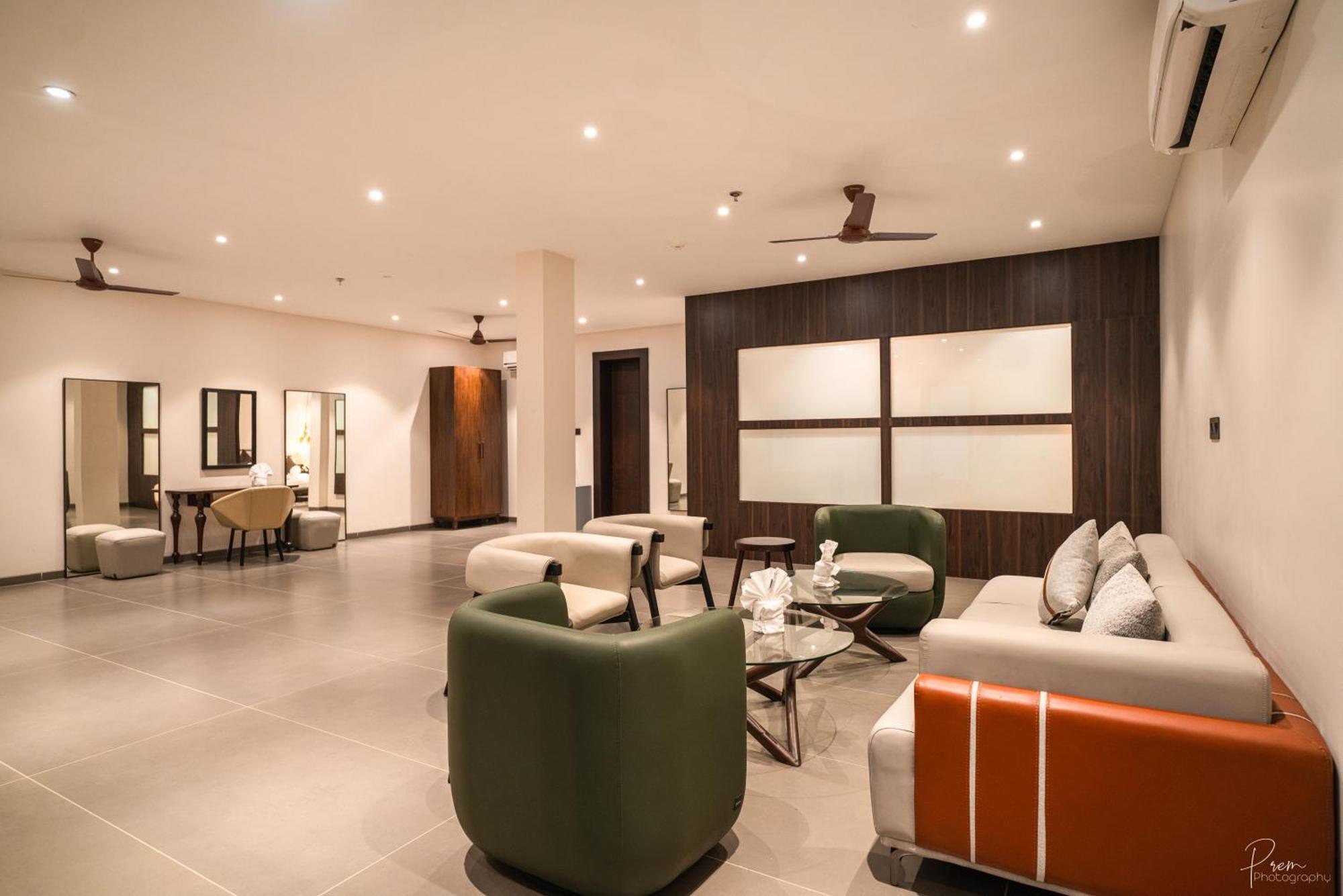 Hotel Omaya Garden Rāipur Kültér fotó