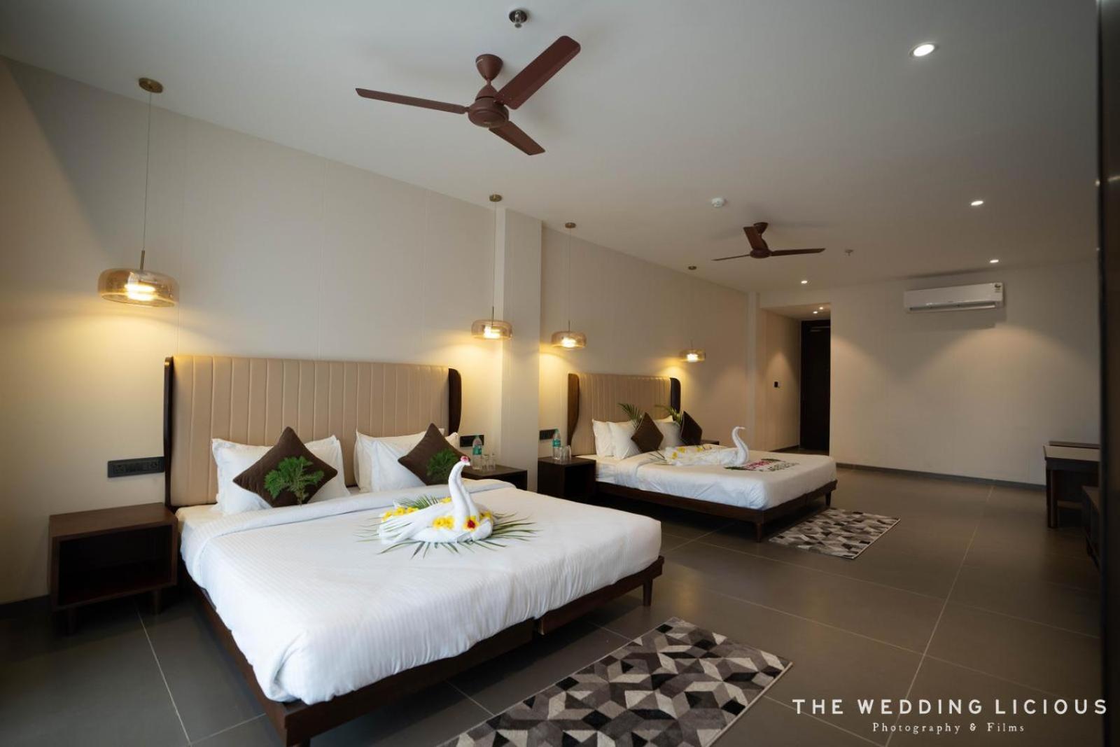 Hotel Omaya Garden Rāipur Kültér fotó
