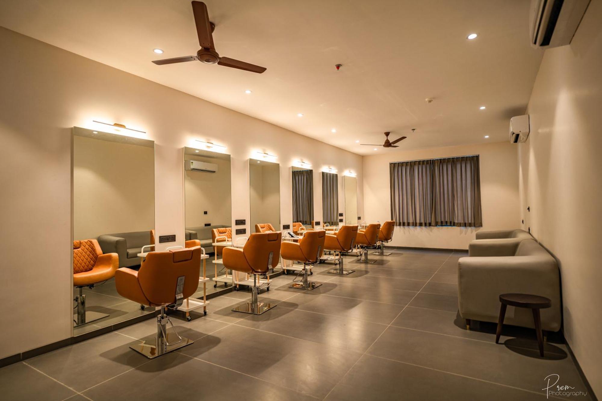 Hotel Omaya Garden Rāipur Kültér fotó