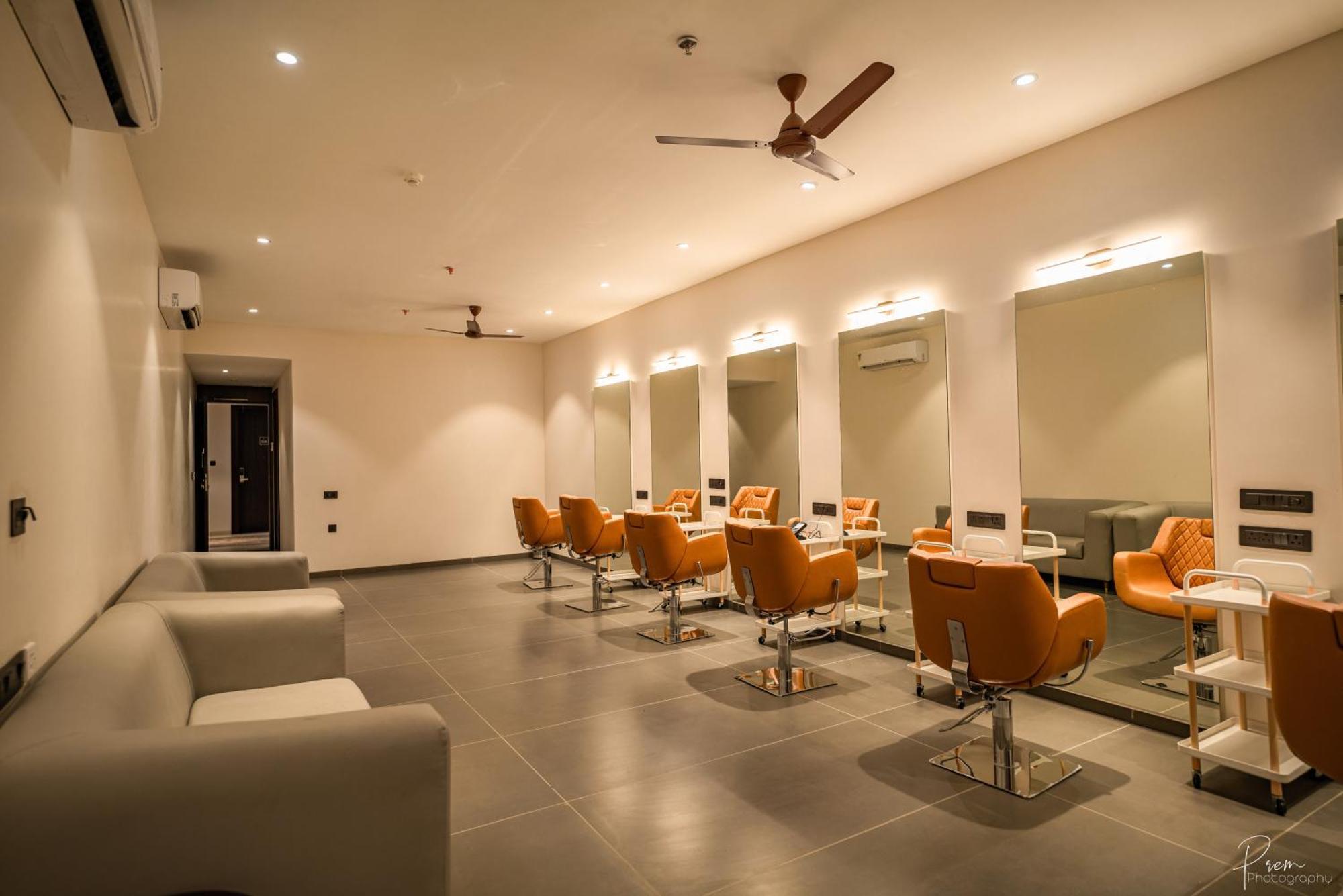 Hotel Omaya Garden Rāipur Kültér fotó