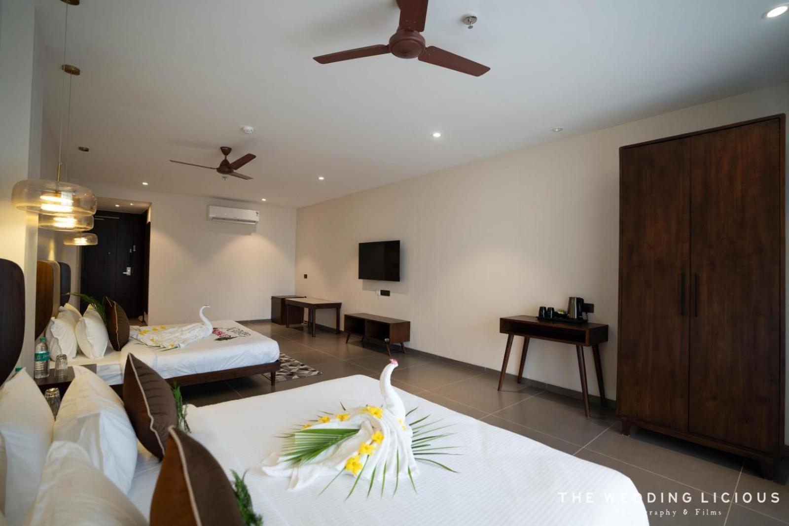 Hotel Omaya Garden Rāipur Kültér fotó