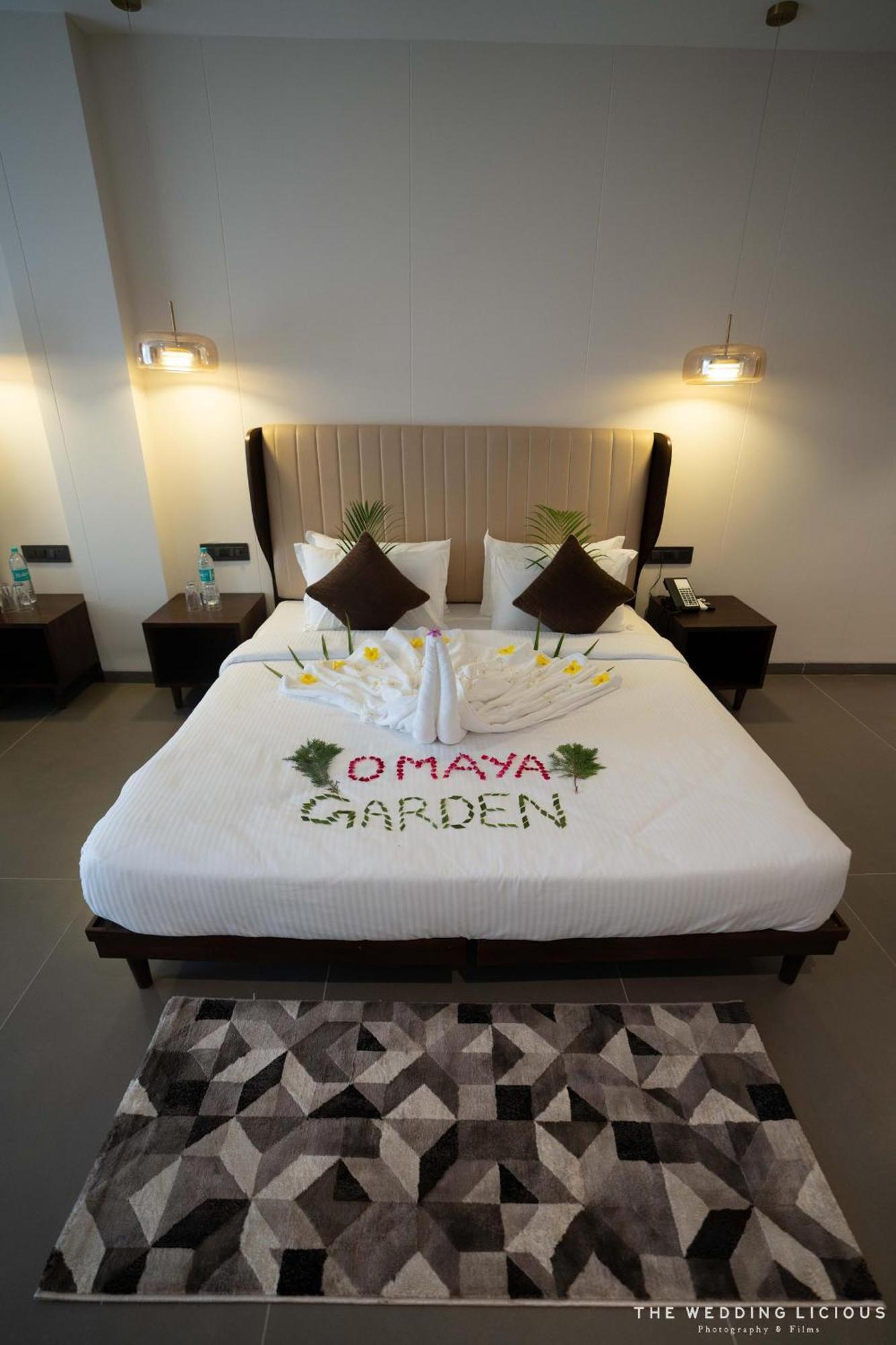 Hotel Omaya Garden Rāipur Kültér fotó