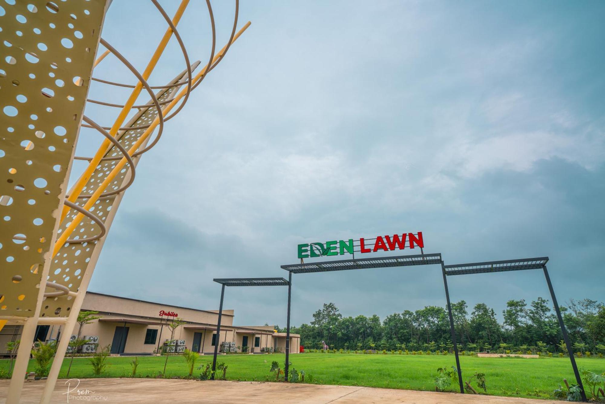 Hotel Omaya Garden Rāipur Kültér fotó