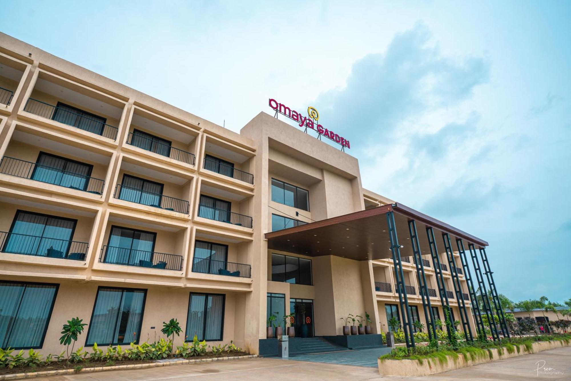 Hotel Omaya Garden Rāipur Kültér fotó